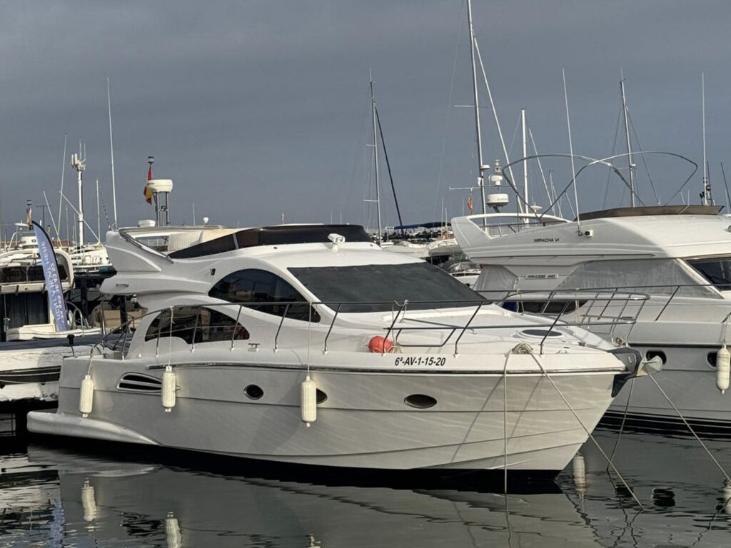 Charter Boat Puerto Banus - Our Yacht - Astondoa